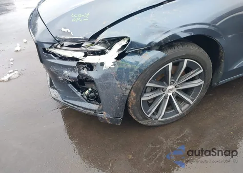 2022 Volvo S60 B5 Momentum z USA, uszkodzony, nr VIN 7JRL12FZXNG161953